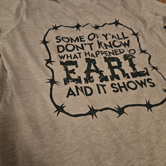 Soft graphic tee size sma - Picture 3 of 4